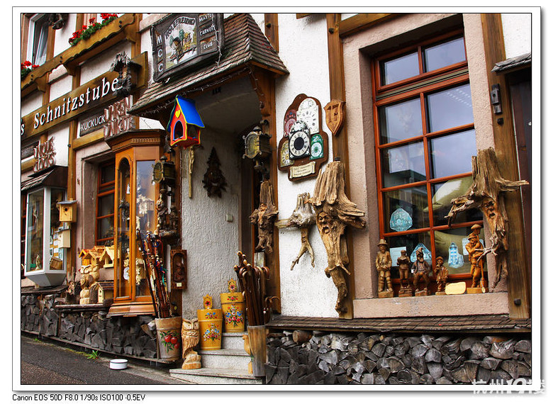 德国一小镇停车位分男女专用 男性车位较难停