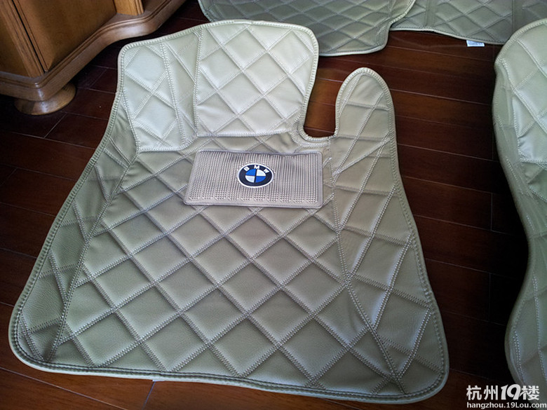 出宝马新五系4S店赠送大包围皮革脚垫,宝马品