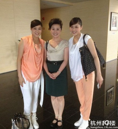 花泳<em>姐妹花</em>登相亲<em>节目</em> 双胞胎为同一人留灯[高