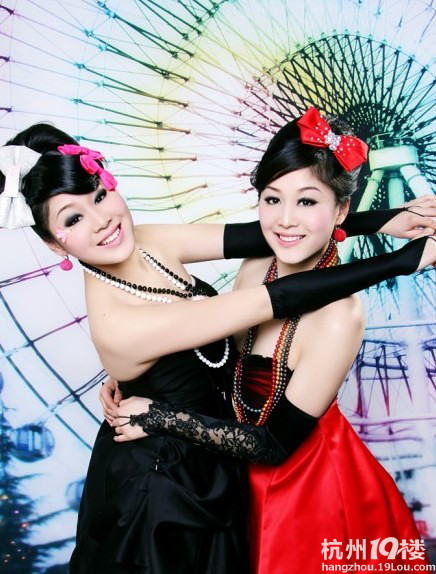 花泳<em>姐妹花</em>登相亲<em>节目</em> 双胞胎为同一人留灯[高