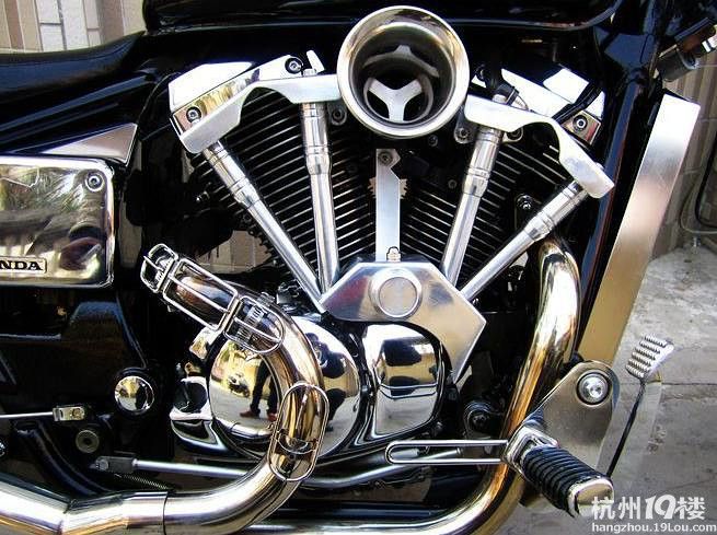 碣石车行 进口摩托出售:03年本田黑寡妇400 摩