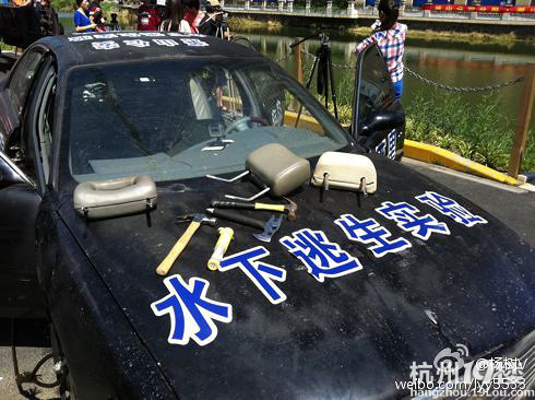 国内首次真正水下逃生实验,正在进行-聊车评车