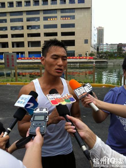 国内首次真正水下逃生实验,正在进行-聊车评车