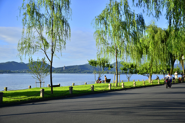 欲把西湖比羊湖,蓝天碧水胜纳木-边走边拍
