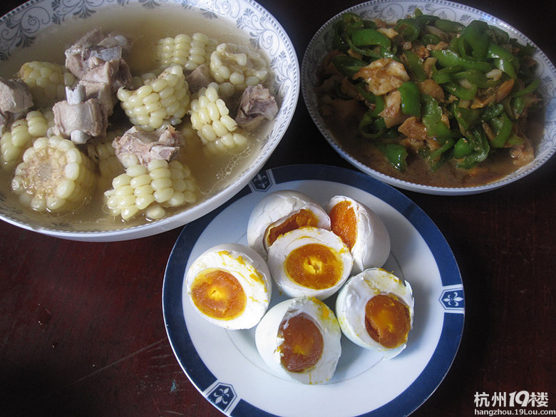 �？麃盹L(fēng)雨滿城，映藍(lán)送上抗臺大餐！