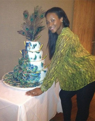 未婚妻生日詹姆斯送厚礼 孔雀羽毛蛋糕超1万美