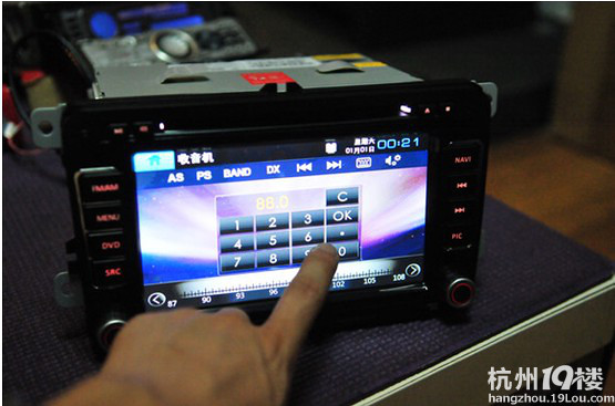 我个人比较喜欢热闹,不喜欢开车路上过于无聊