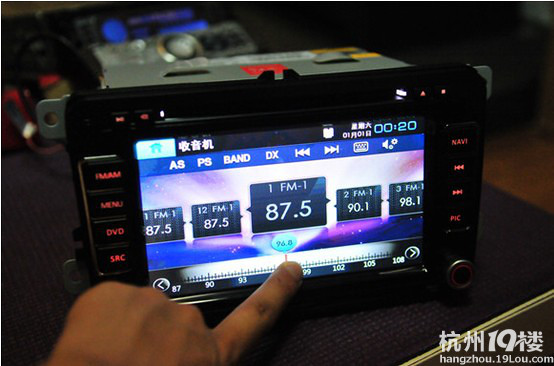 我个人比较喜欢热闹,不喜欢开车路上过于无聊