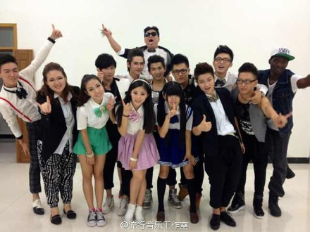 浙传迎新原来真有金质校徽奖章