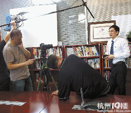 80后社工拍出12分钟微电影 讲述转角遇到爱