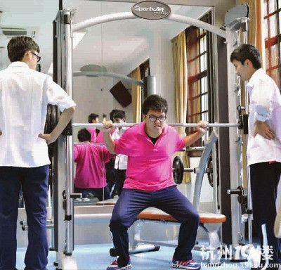 上海一中學(xué)設(shè)“男生班” 鍛煉男生陽剛之氣