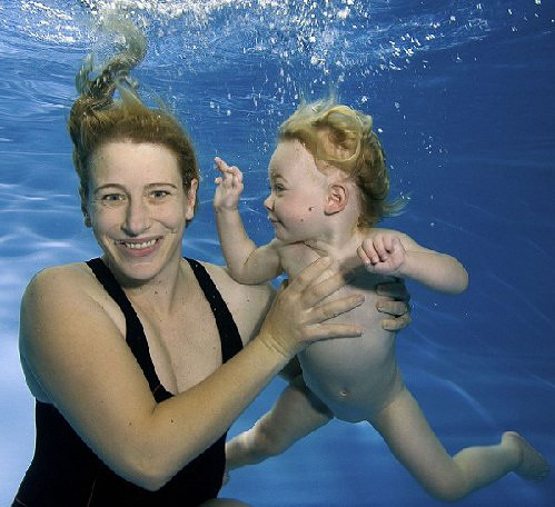 潜水宝宝梦幻可爱 自在跳起水下芭蕾-创意-养