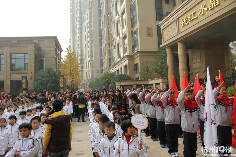 杭州高新实验学校这样的少先队入队仪式好新鲜