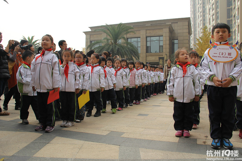 杭州高新实验学校这样的少先队入队仪式好新鲜