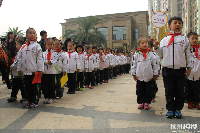 杭州高新实验学校这样的少先队入队仪式好新鲜