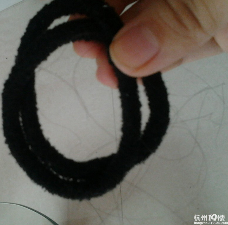 女孩子家家<em>一天</em>到晚<em>掉头发</em>,伤脑筋啊~-其他-美