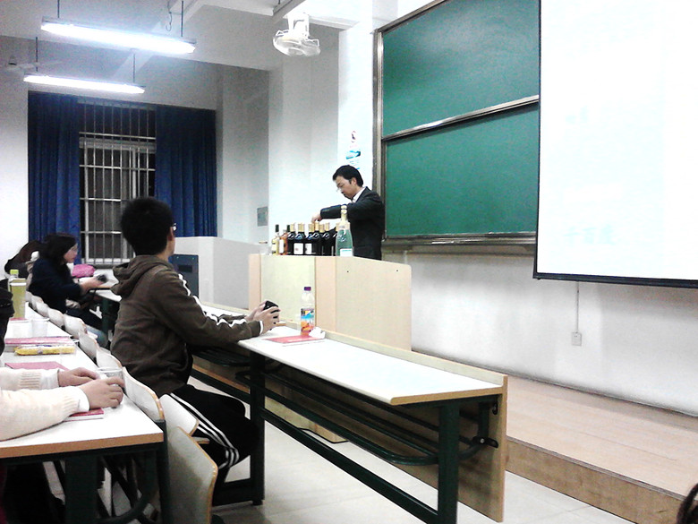 都说葡萄酒美容你们喝什么牌子的?-女生宿舍-