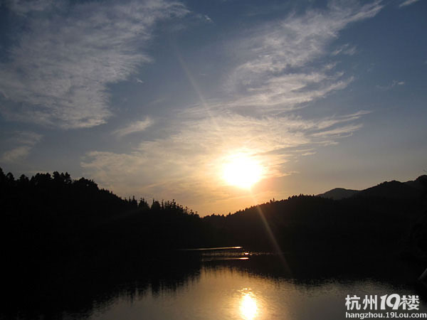 【1隊】KT的2012年10月FB--水庫冷餐+西溪游+玩陶+必勝客[10貼]