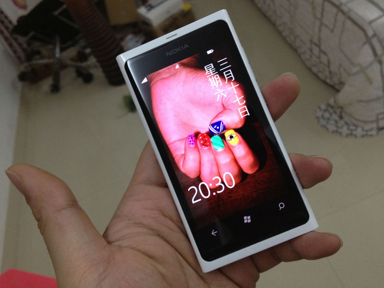 要换诺基亚920 现在出售白色lumia800 _9成新