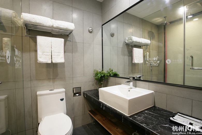 听中国好声音杭州演唱会 住鲜屋商旅酒店黄龙