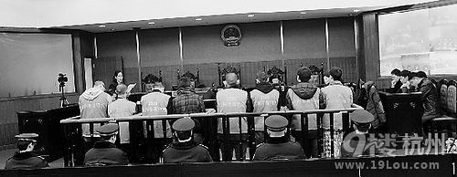 一條曖昧短信引發(fā)聚眾斗毆 其中6人是在校生