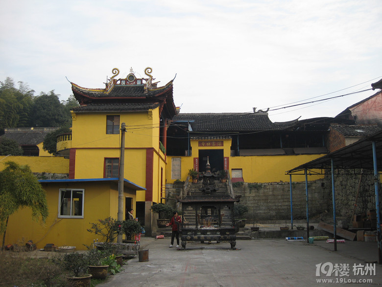 蕭山湘湖牛友群又來啦---健步在越王古道，深云禪寺間。