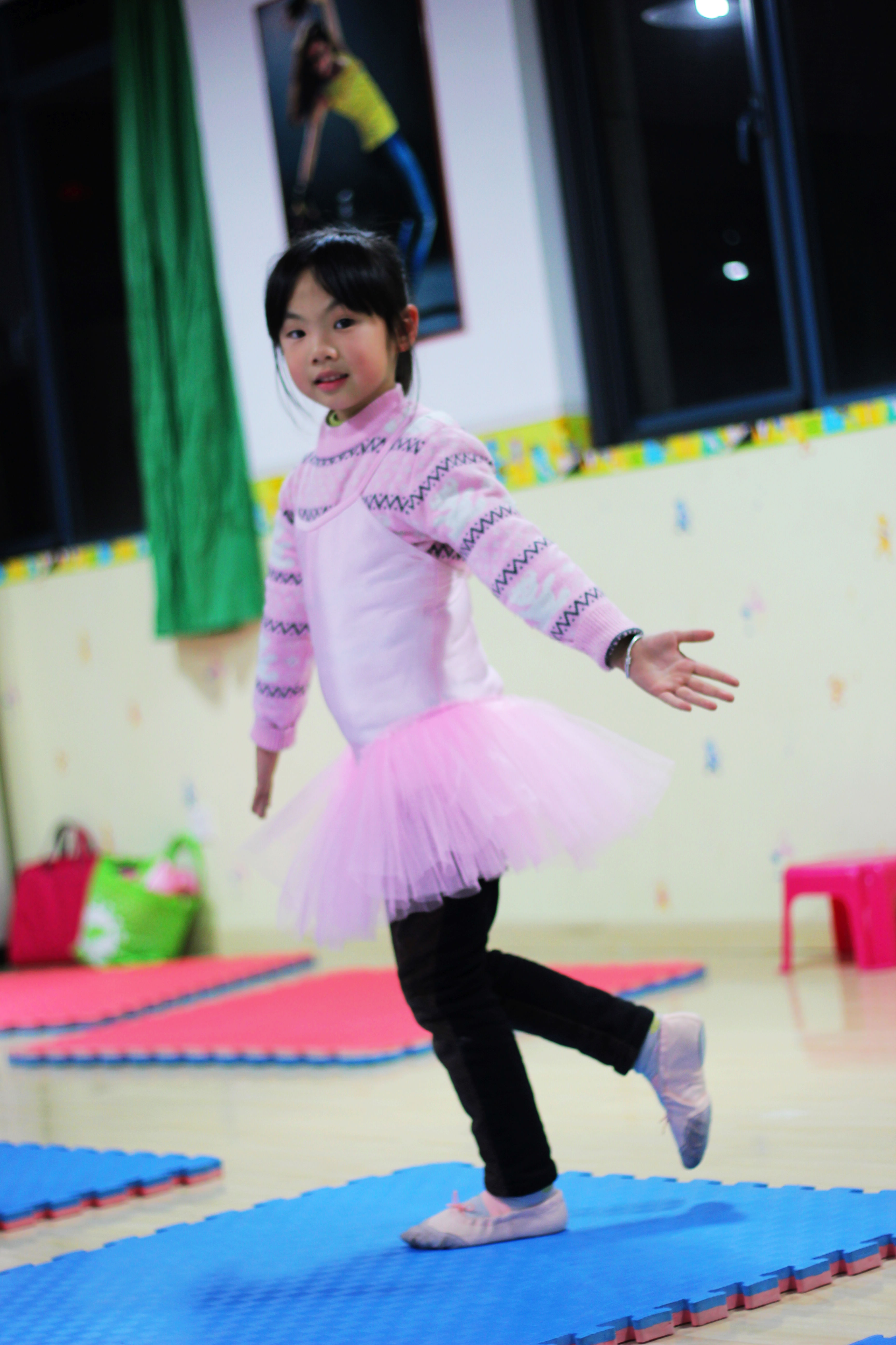 <em>小女孩</em>的舞蹈-<em>19</em>摄区-杭州<em>19楼</em>