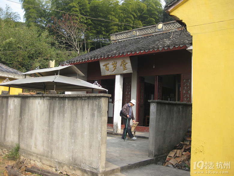 蕭山湘湖牛友群又來啦---健步在越王古道，深云禪寺間。