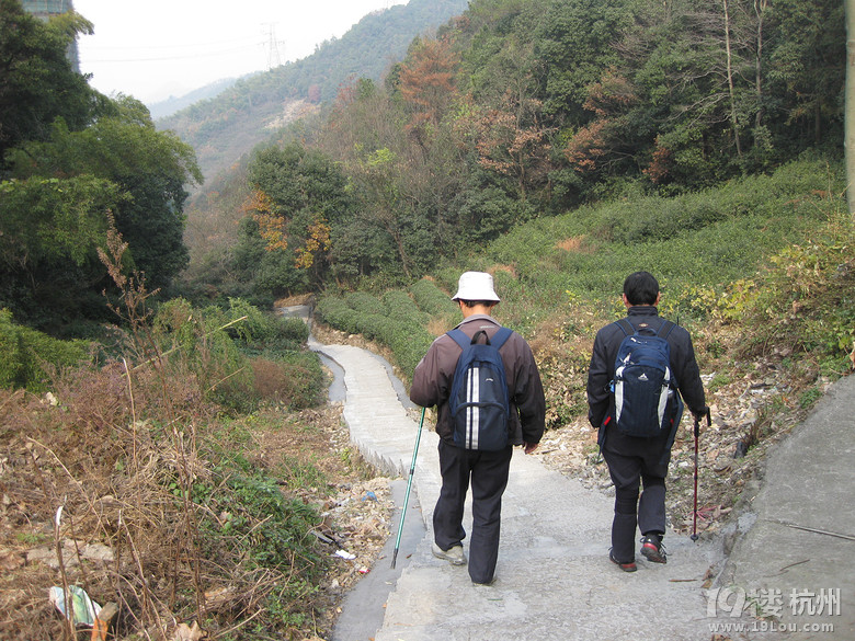 蕭山湘湖牛友群又來啦---健步在越王古道，深云禪寺間。