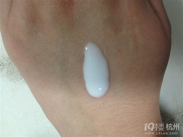 理肤泉安心霜~汪星人的抗敏妙方