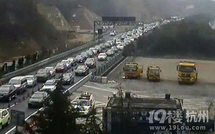 返程路况实时播报 今明两天上高速一定要加满