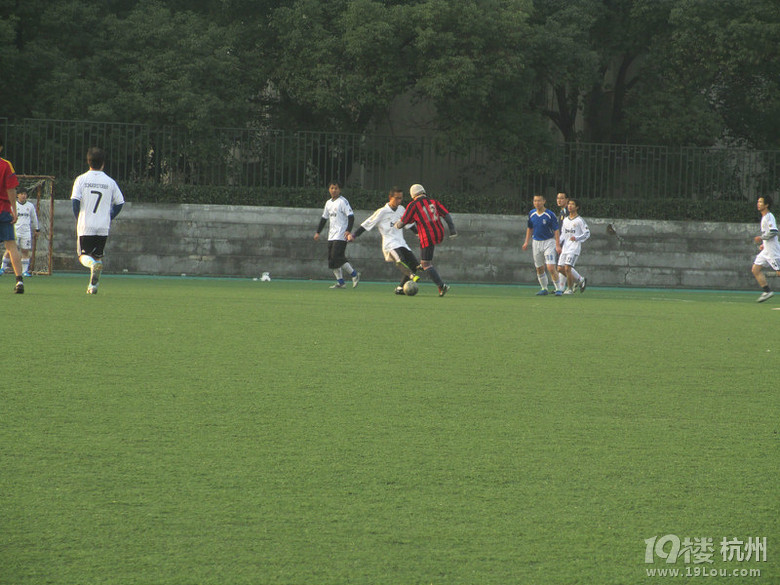 足球 浙大玉泉踢球 皇马球迷来-结伴健身-杭州