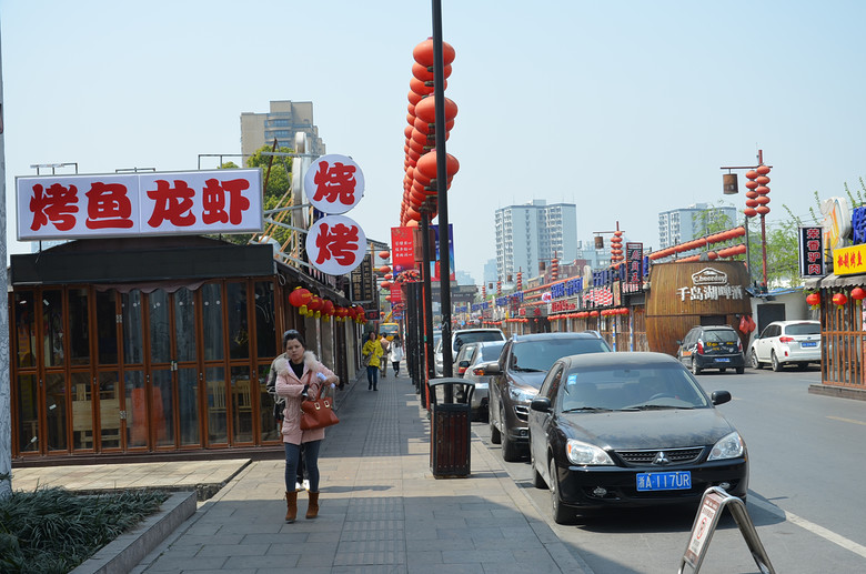 胜利河美食街-边走边拍-杭州19楼澳门美食街有著名的哪些图片