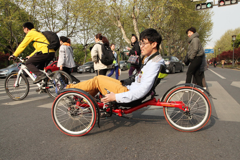 http://att2.citysbs.com/hangzhou/2013/04/10/10/middle_103609_17891365561369596_80bb7a3a622c6a58e0a9500aaf15e48e.jpg