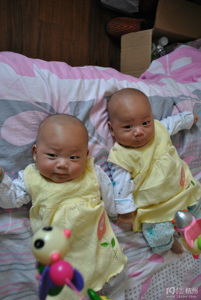 全裸写真,害羞~(二爸二妈欢庆小子们百日)-妈咪