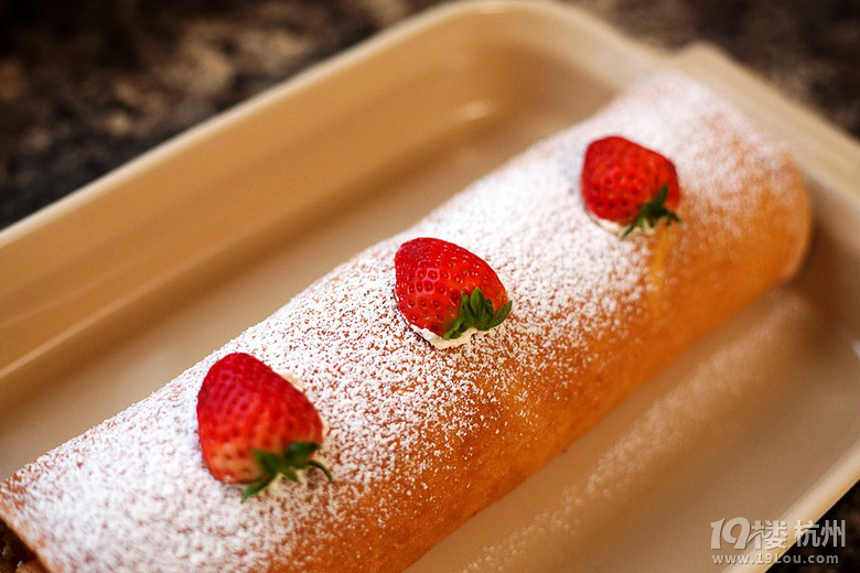 N - Fresh Strawberry Swiss Roll rݮʿ