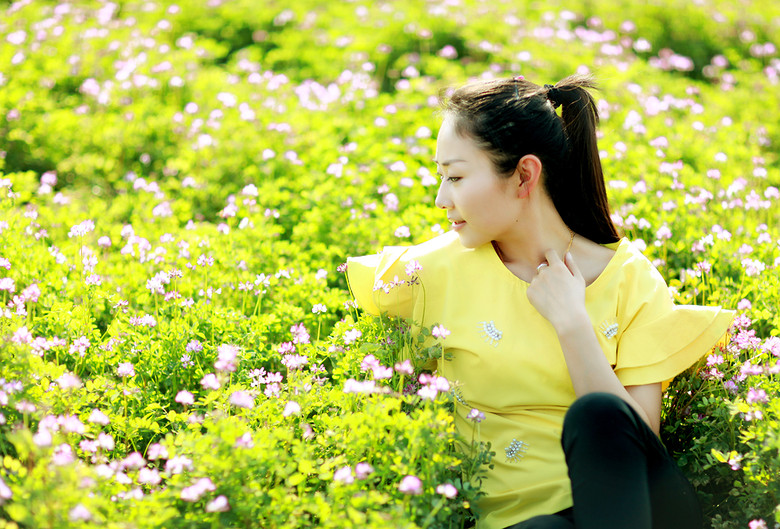 春天.婷婷.紫云英(难得这次没人批美女摘花)-人美女的别名四大图片