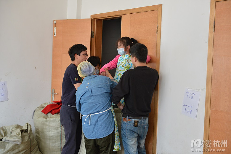 谁说民办初中生光抓成绩?杭州蓝企鹅后援团青