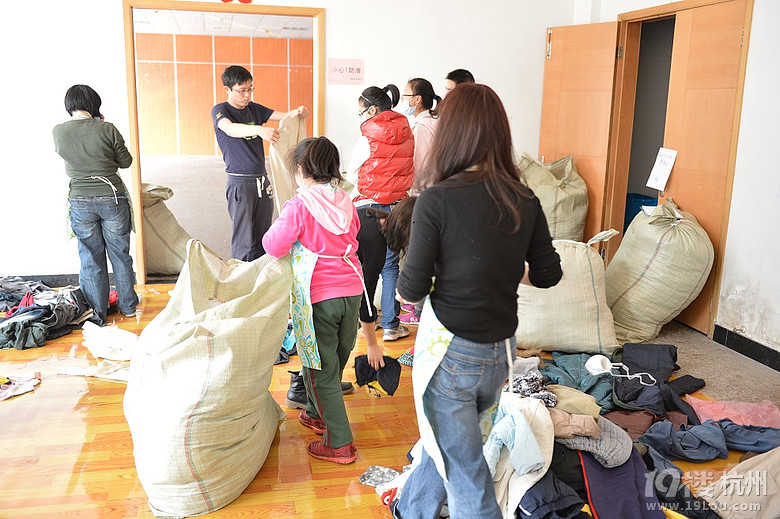 谁说民办初中生光抓成绩?杭州蓝企鹅后援团青