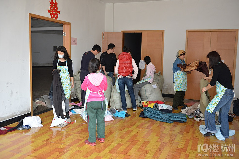 谁说民办初中生光抓成绩?杭州蓝企鹅后援团青