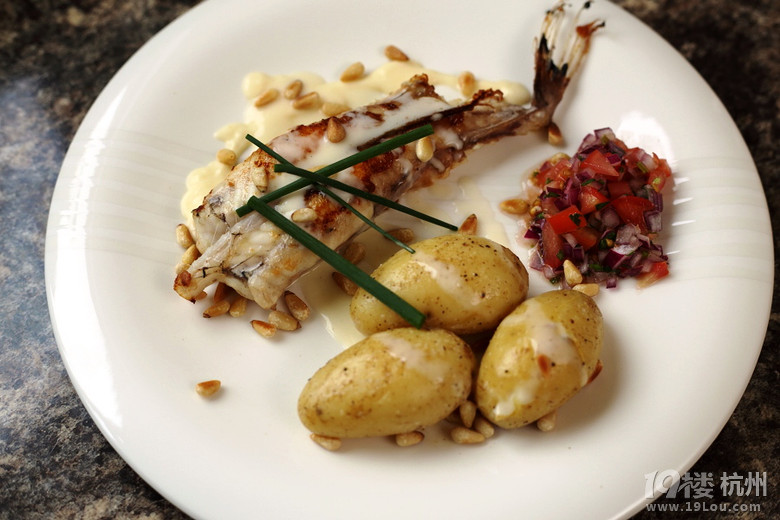 N - 尲~䷬ɫ Monkfish with Tomato Salsa