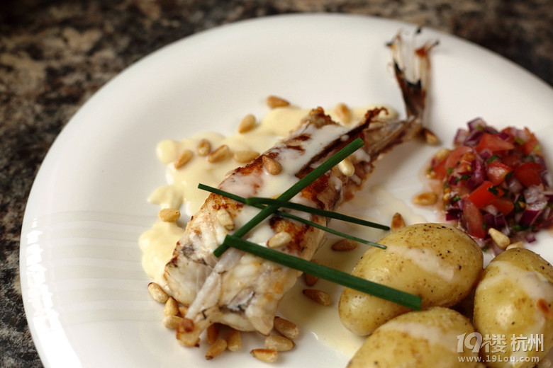 N - 尲~䷬ɫ Monkfish with Tomato Salsa