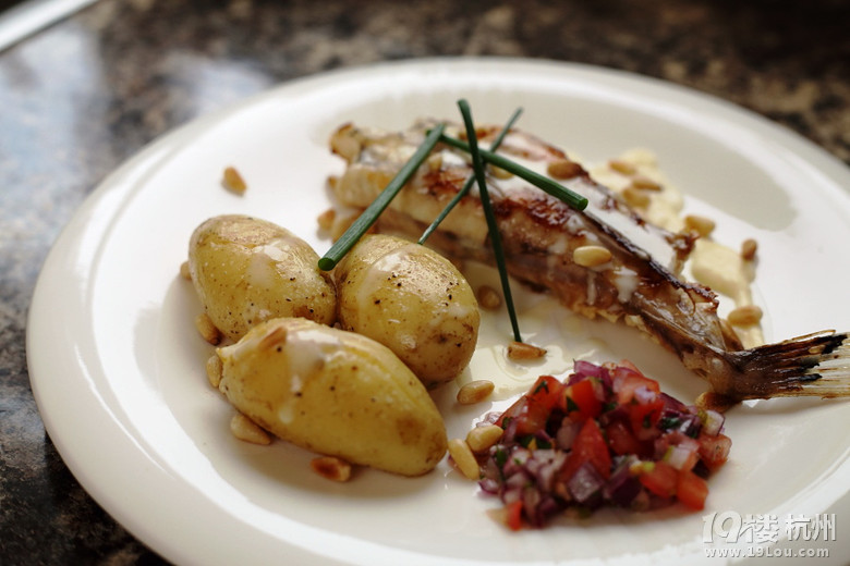 N - 尲~䷬ɫ Monkfish with Tomato Salsa