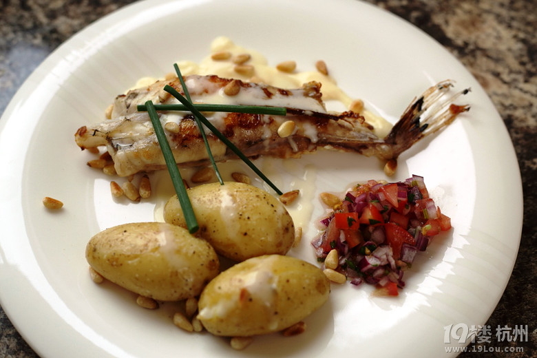 N - 尲~䷬ɫ Monkfish with Tomato Salsa