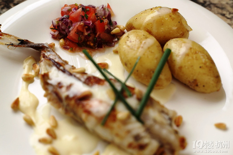 N - 尲~䷬ɫ Monkfish with Tomato Salsa