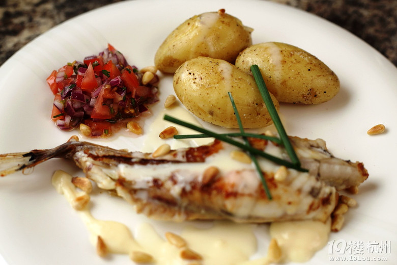 N - 尲~䷬ɫ Monkfish with Tomato Salsa
