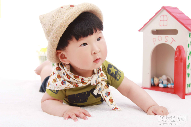 妈咪说撒把芝麻在我脸上,就会找不到眼睛了!-宝