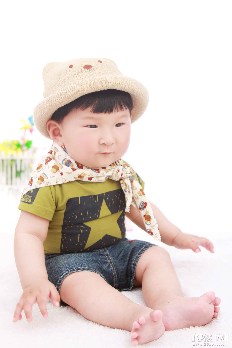 妈咪说撒把芝麻在我脸上,就会找不到眼睛了!-宝