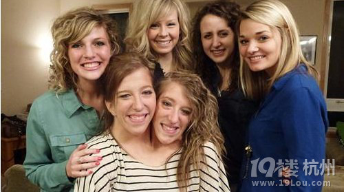 美连体姐妹大学毕业将任教师 领一份工资-职场