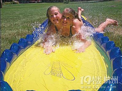 美连体姐妹大学毕业将任教师 领一份工资-职场